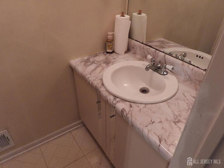 Photo 5 of 41 Riverbend Drive, North Brunswick NJ 08902, North Brunswick, NJ
