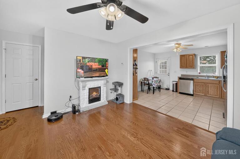 Photo 6 of 907 Harris Avenue, Union Beach NJ 07735, Union Beach, NJ