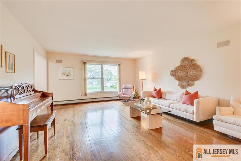 Photo 2 of 8 Dov Place, South Brunswick NJ 08824, South Brunswick, NJ