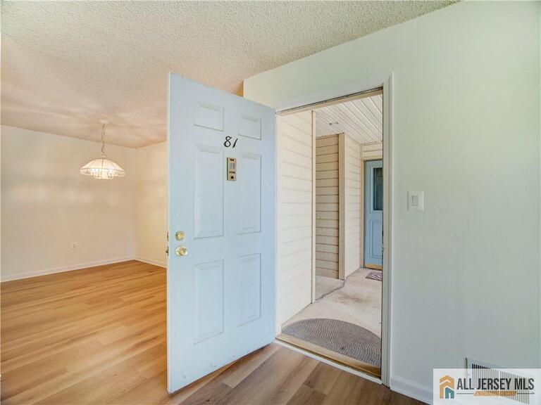Photo 4 of 81 Canterbury Court, Piscataway NJ 08854, Piscataway, NJ
