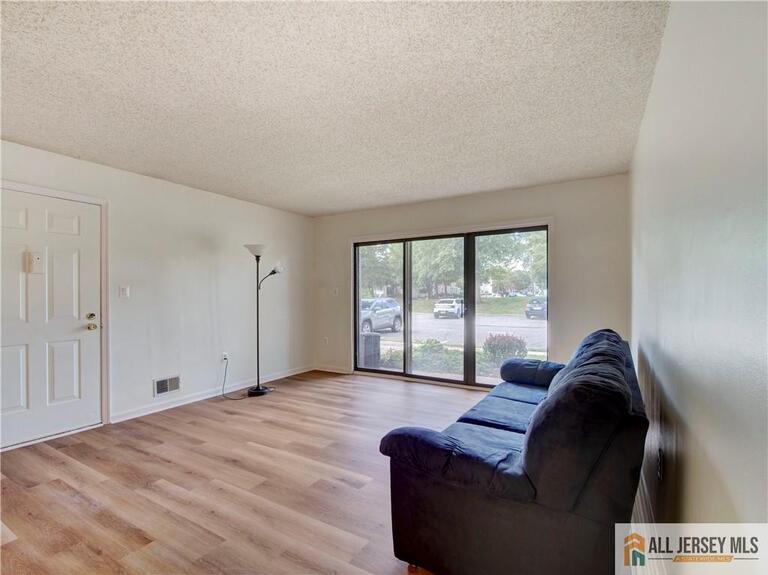Photo 8 of 81 Canterbury Court, Piscataway NJ 08854, Piscataway, NJ