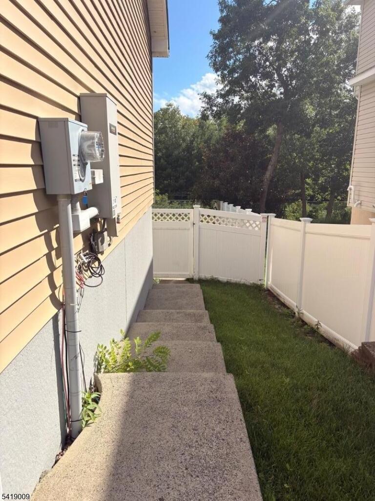 Property listing MLS 4016106 photo 37