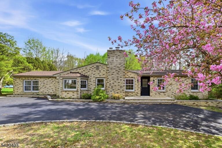 Property listing MLS 4017356 photo 1