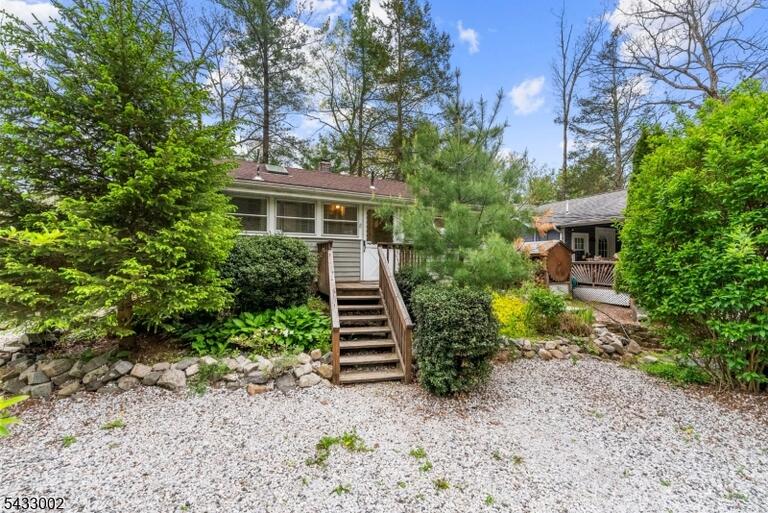 Property listing MLS 4028509 photo 2