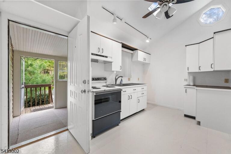 Property listing MLS 4028509 photo 4