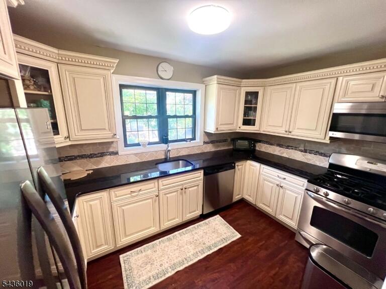 Property listing MLS 4031425 photo 3