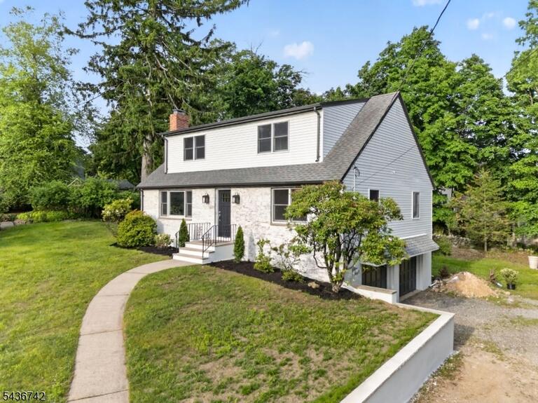 Property listing MLS 4032175 photo 2