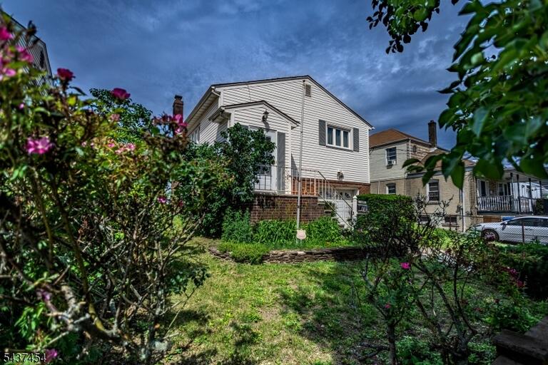 Property listing MLS 4032452 photo 2