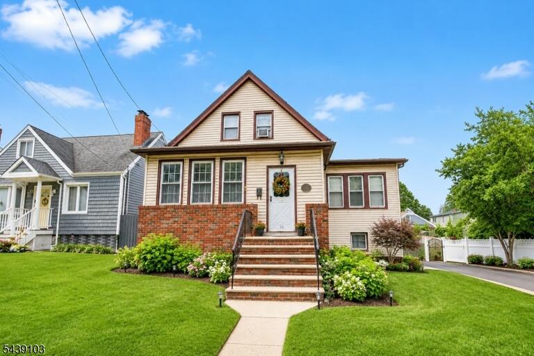 Property listing MLS 4033915 photo 3