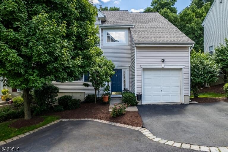 Property listing MLS 4035153 photo 1