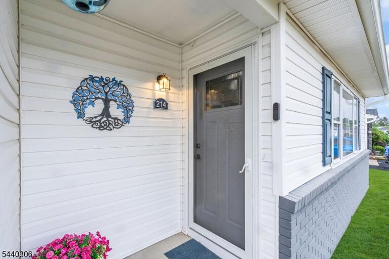 Property listing MLS 4035758 photo 8