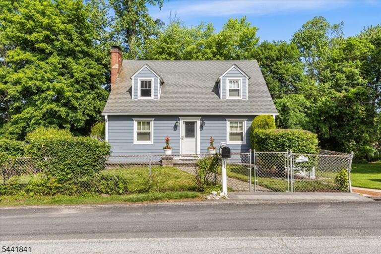 Property listing MLS 4036857 photo 2