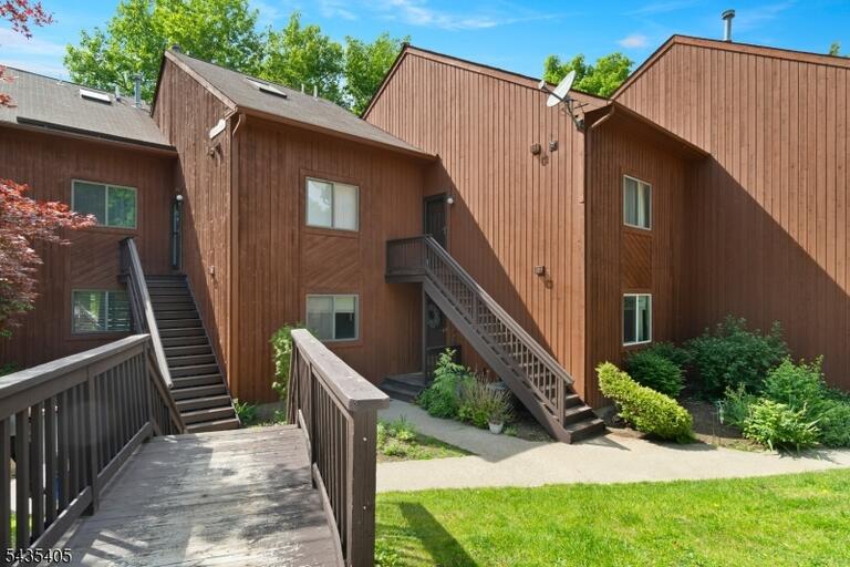 Property listing MLS 4038194 photo 3