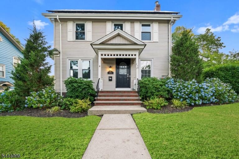 Property listing MLS 4038335 photo 1