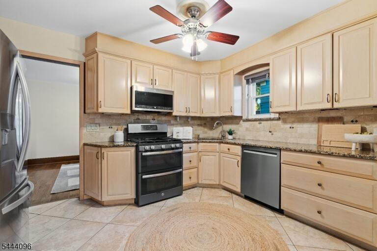 Property listing MLS 4038335 photo 14