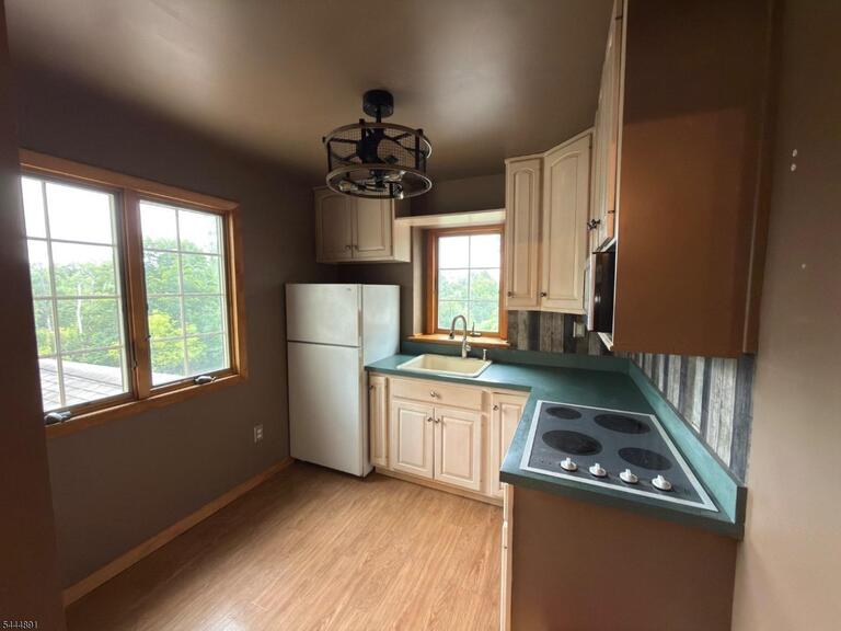 Property listing MLS 4038996 photo 9