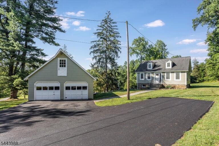 Property listing MLS 4039850 photo 1
