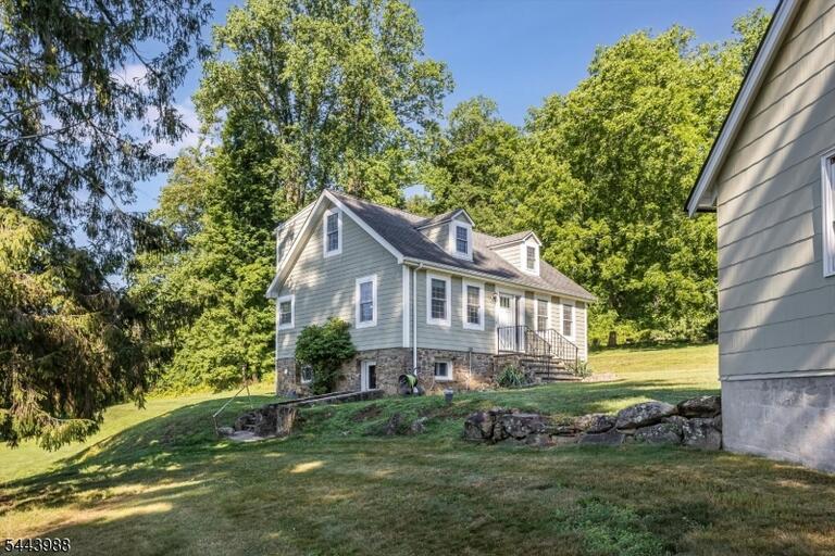 Property listing MLS 4039850 photo 13
