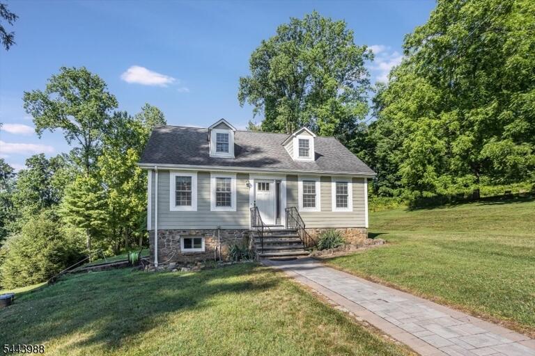 Property listing MLS 4039850 photo 2