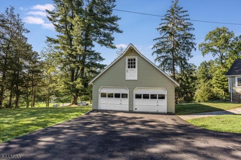 Property listing MLS 4039850 photo 3