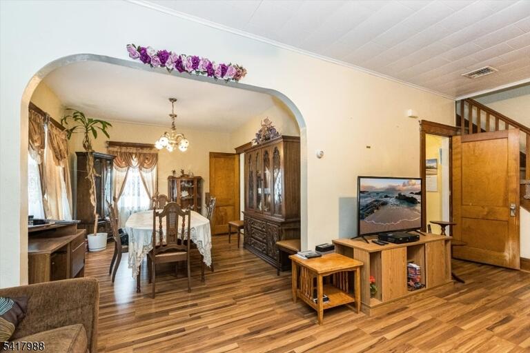 Property listing MLS 4040293 photo 10