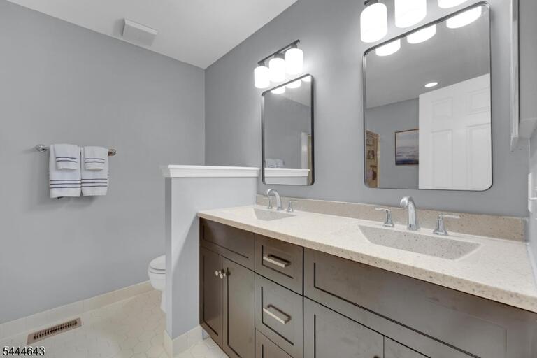 Property listing MLS 4040392 photo 12
