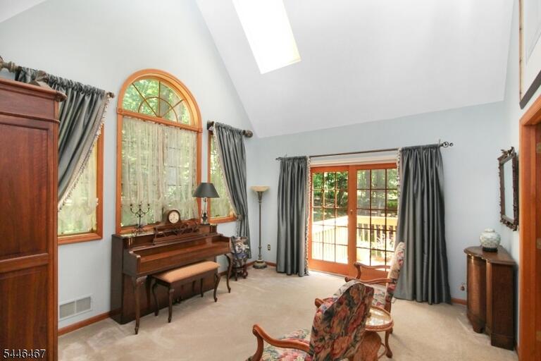 Property listing MLS 4040460 photo 16