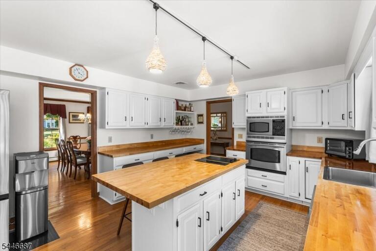 Property listing MLS 4040737 photo 12