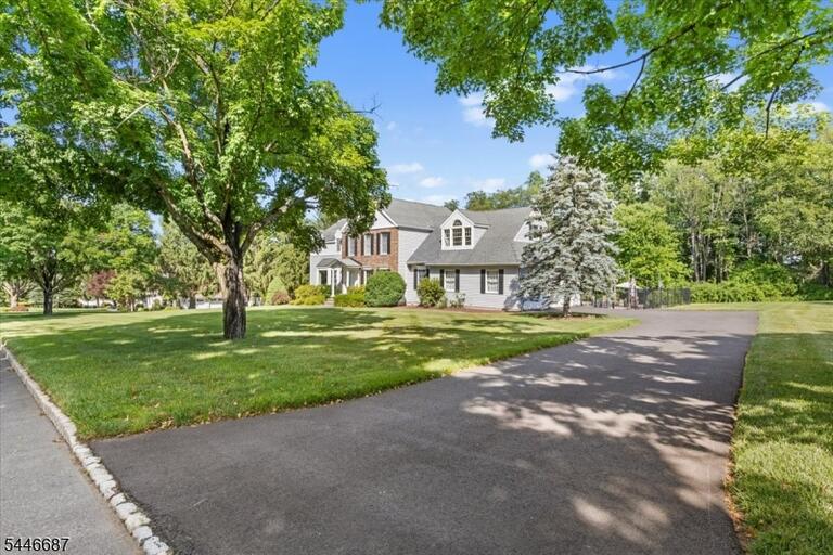 Property listing MLS 4040737 photo 2
