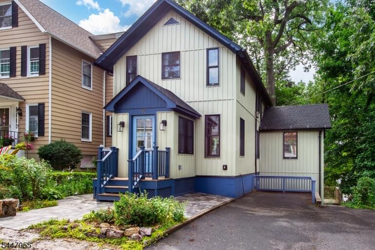 Property listing MLS 4041011 photo 1
