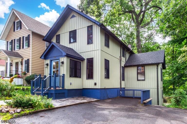 Property listing MLS 4041011 photo 2