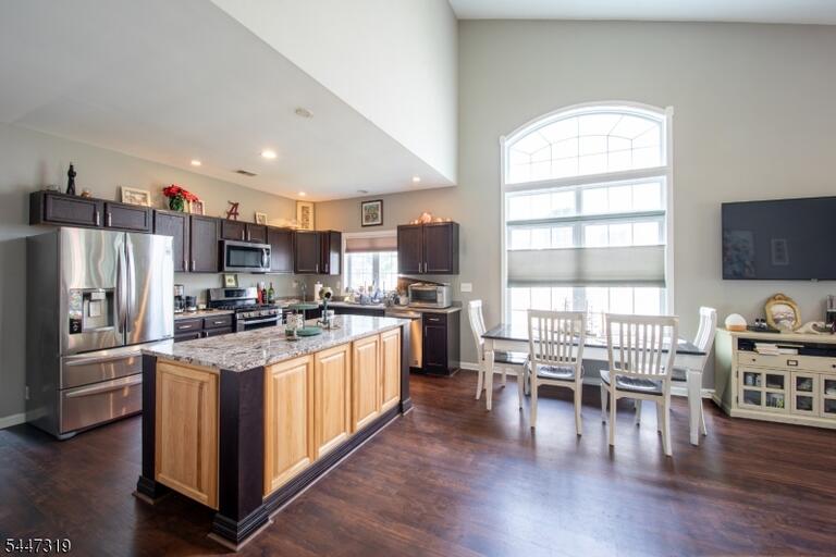 Property listing MLS 4041236 photo 8