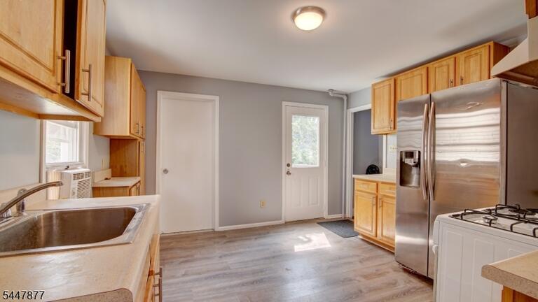 Property listing MLS 4041748 photo 2