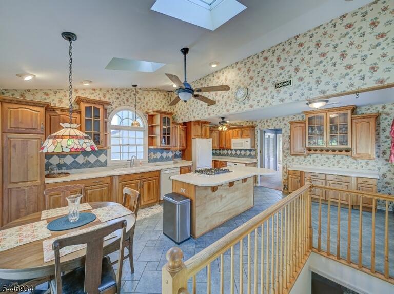 Property listing MLS 4042191 photo 9