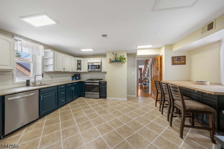 Property listing MLS 4042343 photo 5