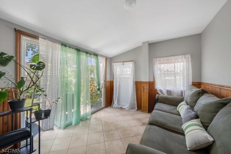 Property listing MLS 4042343 photo 7