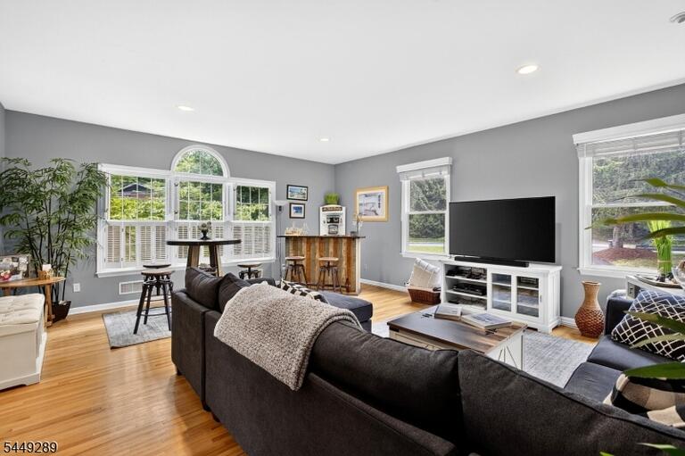 Property listing MLS 4043013 photo 6
