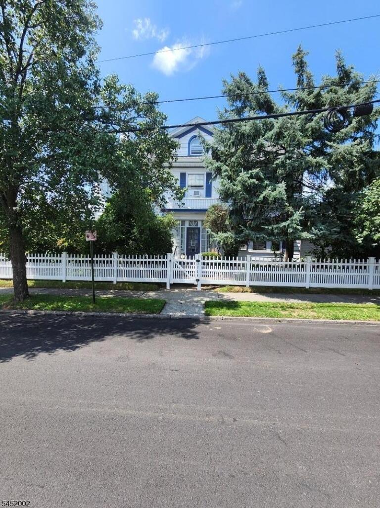 Property listing MLS 4045268 photo 1