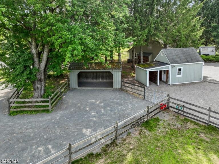 Property listing MLS 4047470 photo 42
