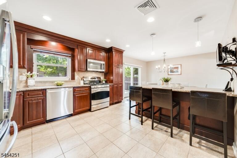 Property listing MLS 4047701 photo 2