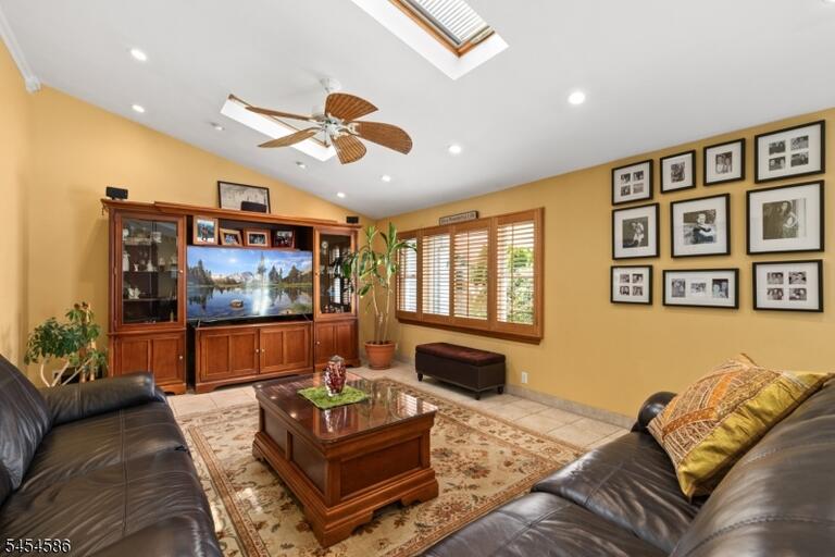 Property listing MLS 4047796 photo 9