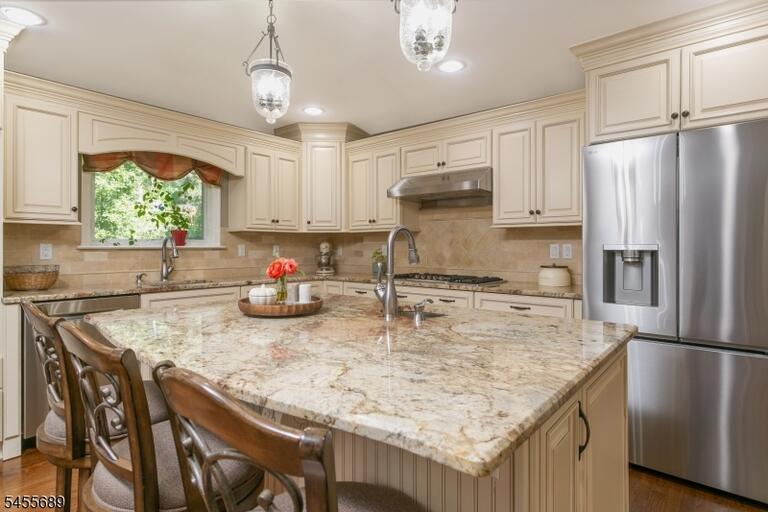 Property listing MLS 4048484 photo 15