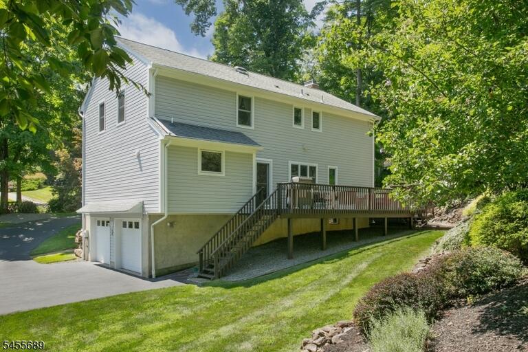 Property listing MLS 4048484 photo 3