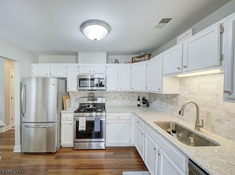 Property listing MLS 4048593 photo 4