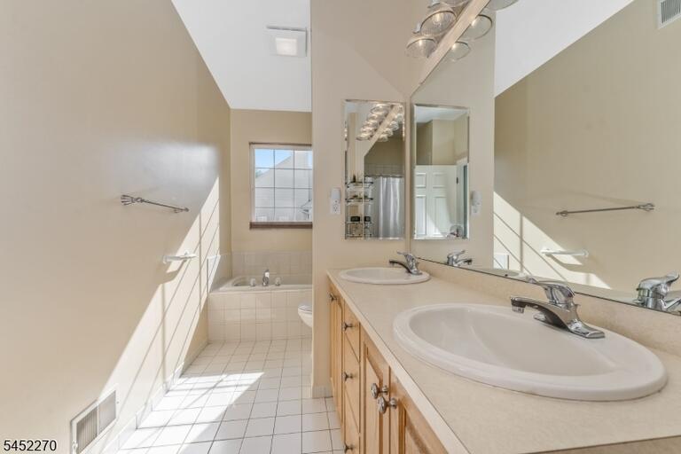Property listing MLS 4048672 photo 18