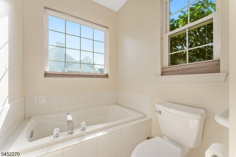 Property listing MLS 4048672 photo 19