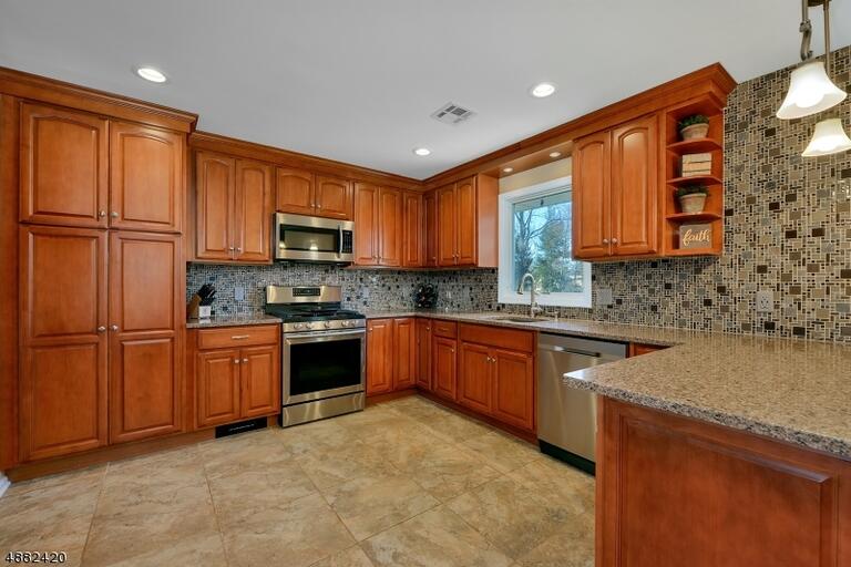 Property listing MLS 4048696 photo 5