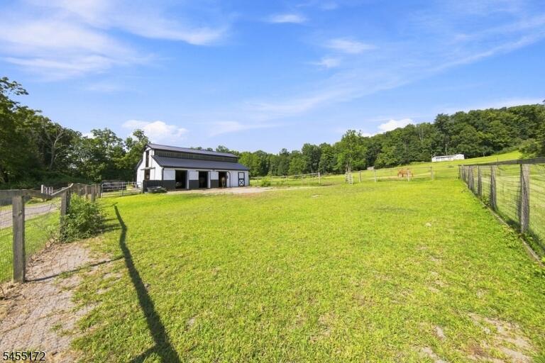 Property listing MLS 4048848 photo 38