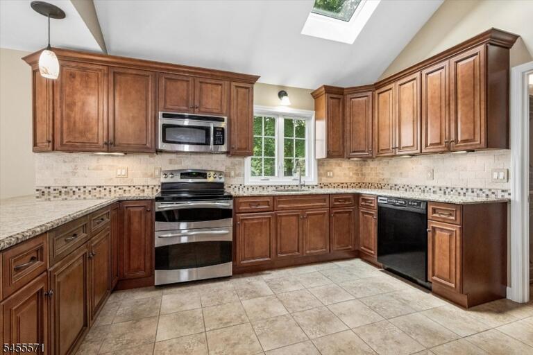 Property listing MLS 4048850 photo 18