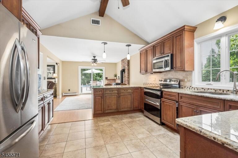 Property listing MLS 4048850 photo 19